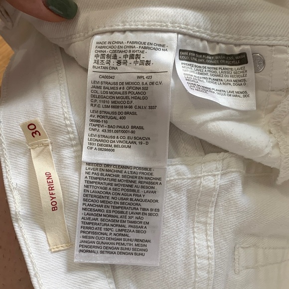 Levi's Distressed Boyfriend - Picture 2 of 8